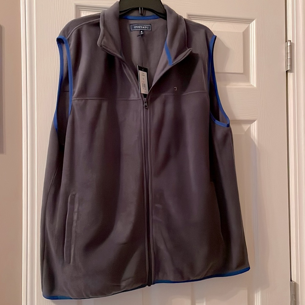 NWT; Crown & Ivy XL Men’s fleece vest